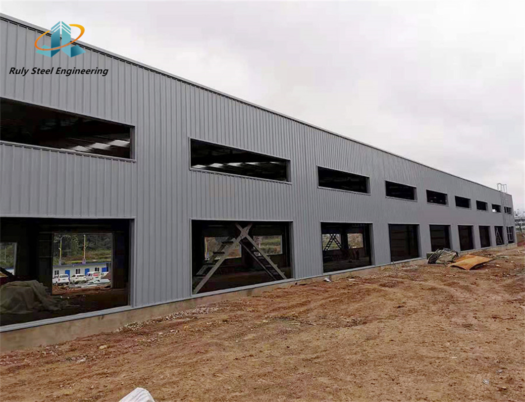 Estruturas de Aço Prefabricadas Personalizadas e Baratas da China para Armazéns Comerciais / Construções de Edifícios de Metal em Aço