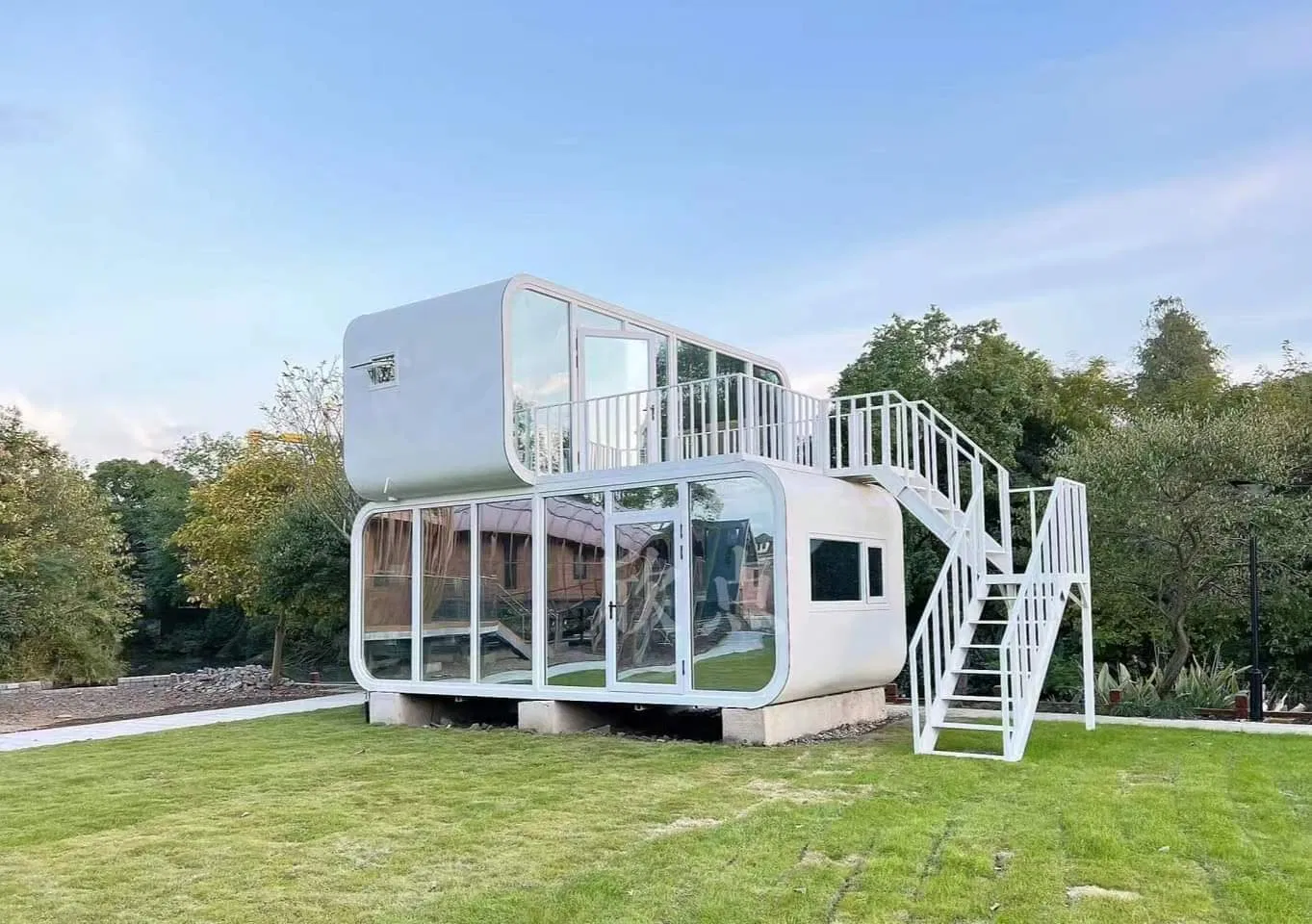 2025 Venda Quente Prova de Vento Novo Design Cápsula Pequena Alta Qualidade Modular Prefabricada Mini Móvel Moderna Cabana Maçã com Certificação CE