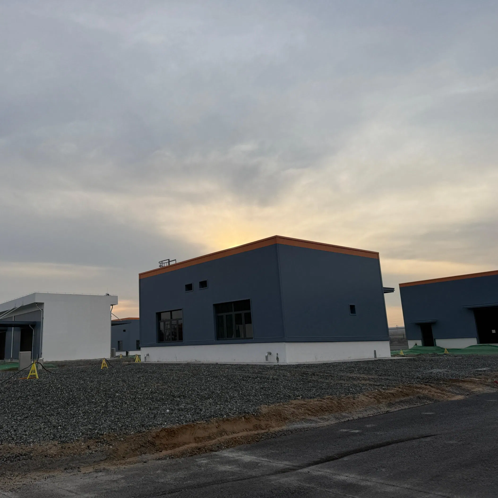 Armazém de Aves de Estrutura de Aço Modular Personalizado, Eficiente em Custo, Certificado CE e ISO, Resistente ao Vento e a Sismos, para Uso Agrícola e Industrial