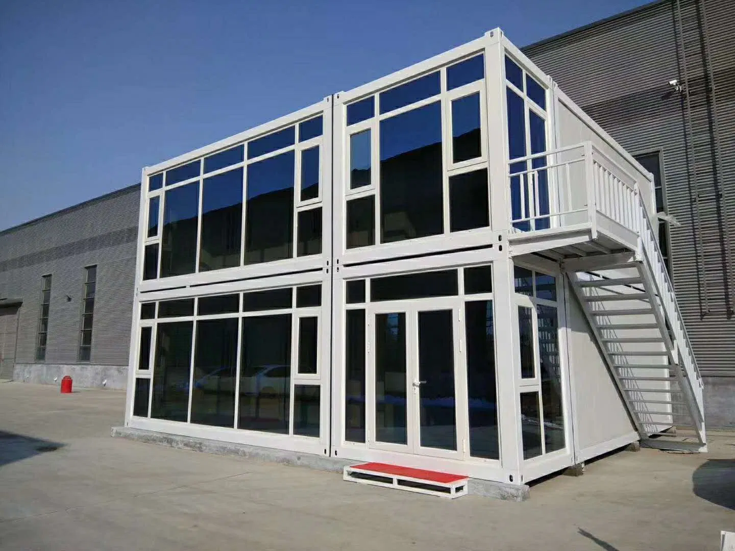 Casa Contêiner Prefabricada Sustentável e Ecológica com Construção Modular Usando Materiais Recicláveis para Projetos de Construção Verde