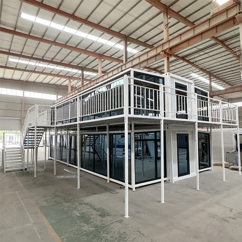 Casa Prefabricada Contemporânea Baseada em Contêiner com Layout Personalizável e Recursos de Eficiência Energética