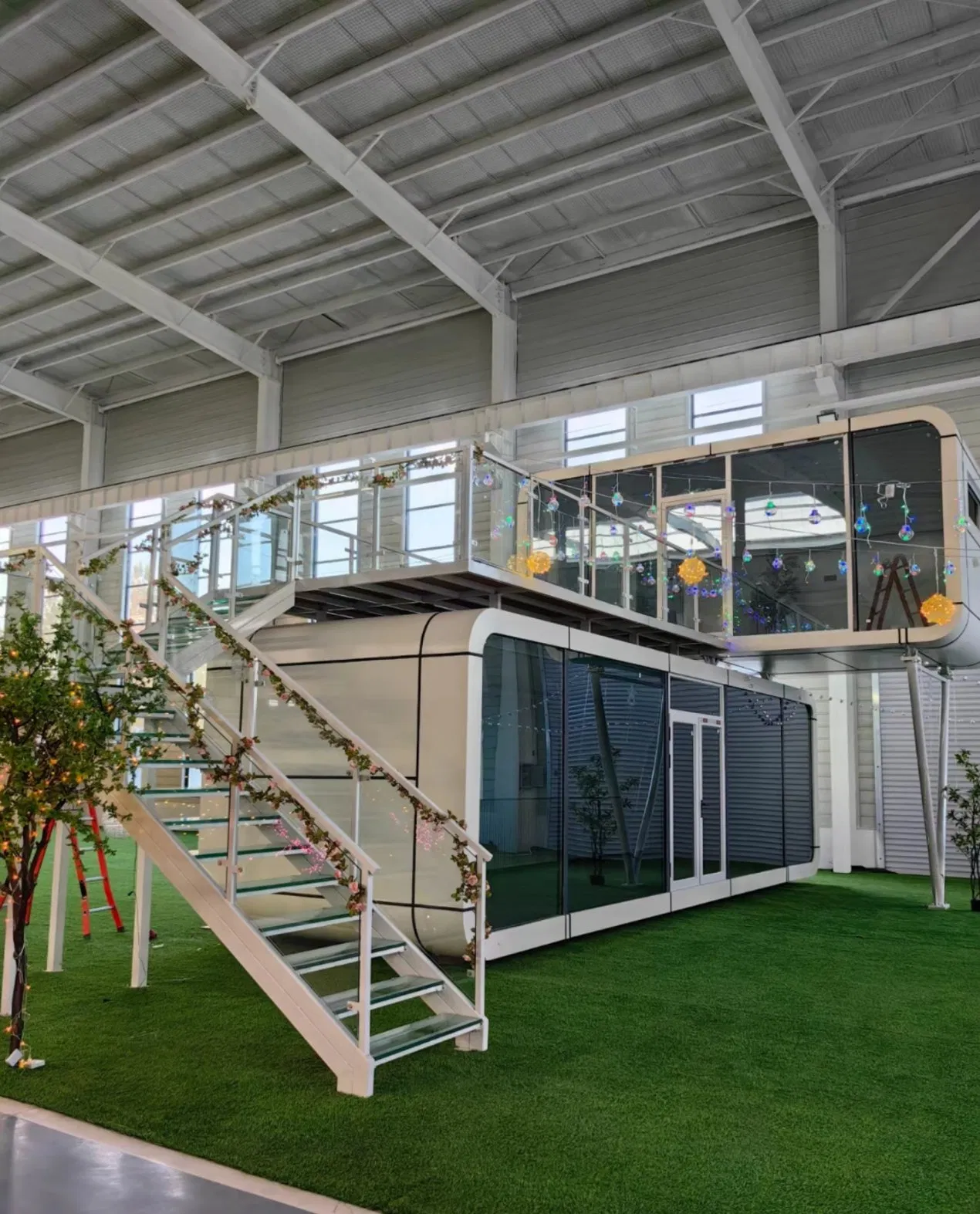 2025 Venda Quente Prova de Vento Novo Design Cápsula Pequena Alta Qualidade Modular Prefabricada Mini Móvel Moderna Cabana Maçã com Certificação CE