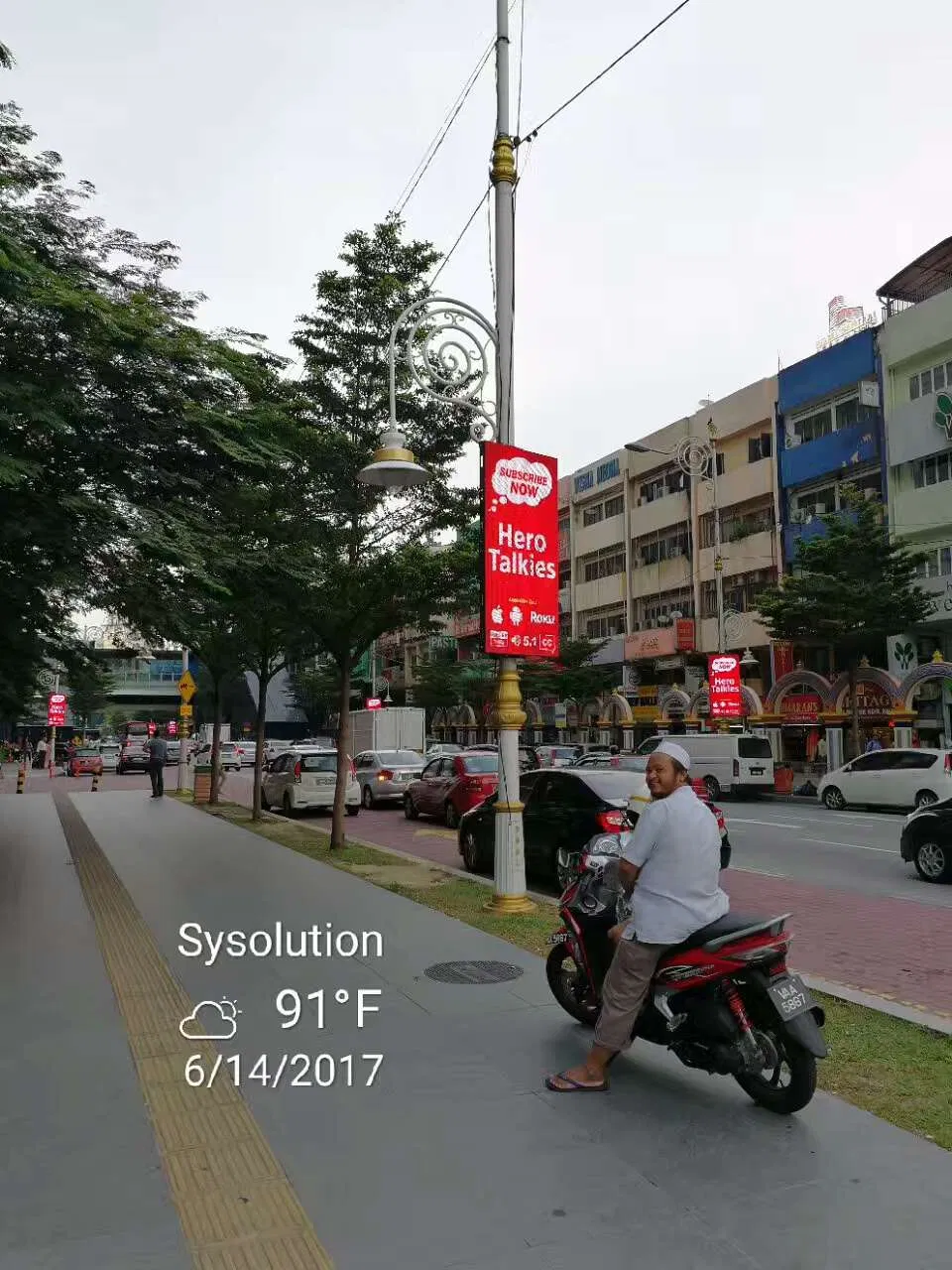 P4 Outdoor LED Billboard Solar Pole Light LED Displays Street Pole Advertising Road Light Pole LED Screen