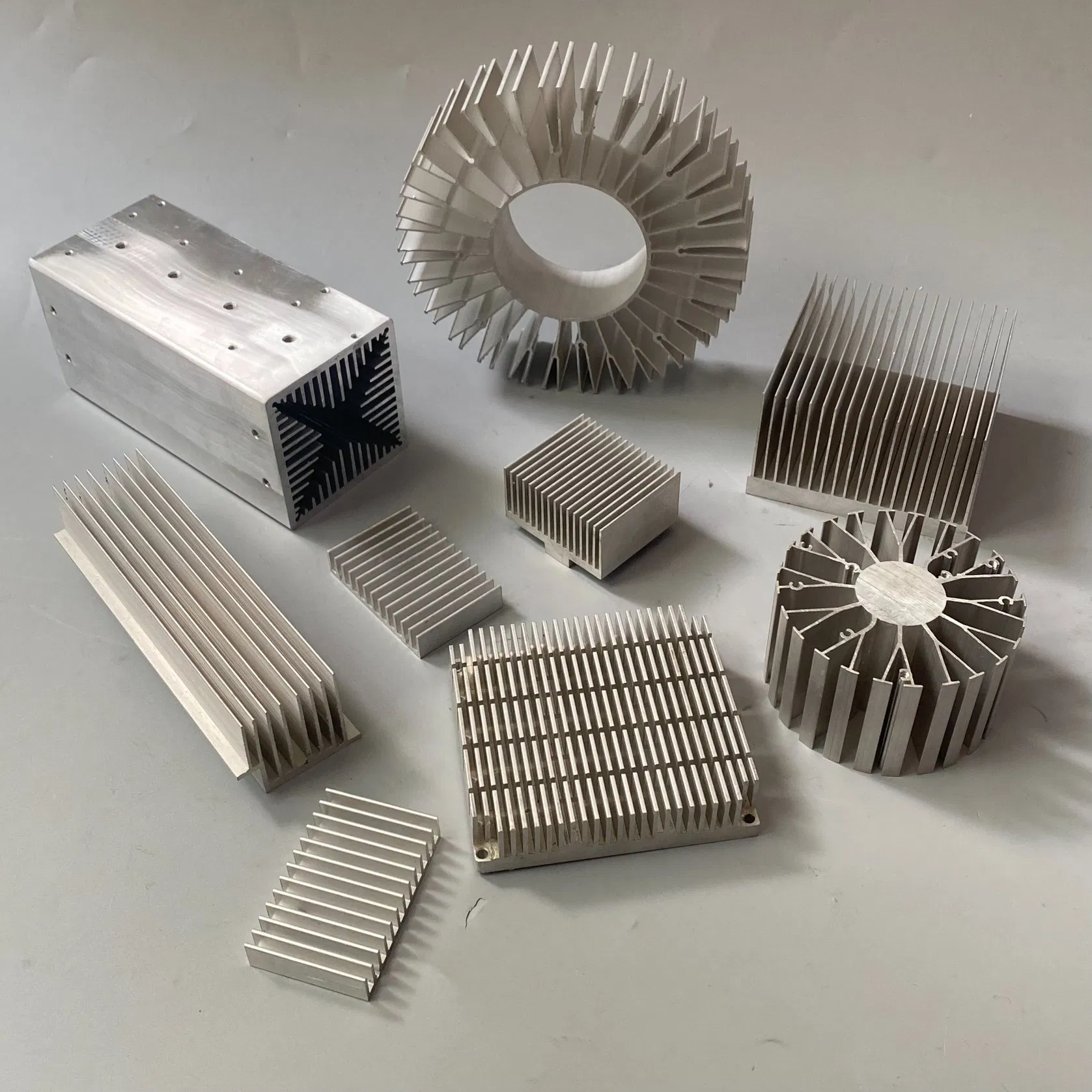 Favorable Wholesale Custom Aluminum Alloy Die Casting CNC Parts Heat Sink Enclosure