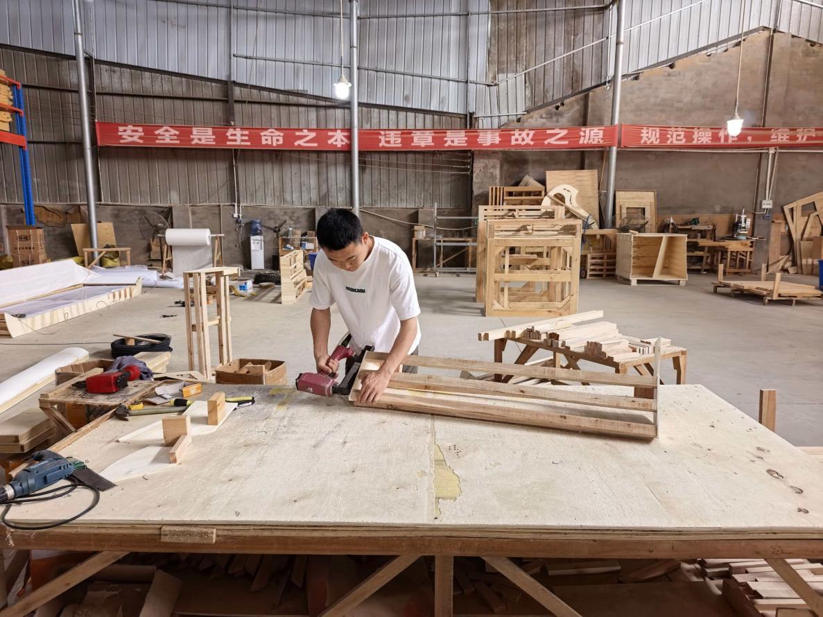 Clavado de estructura de madera para muebles en Janey Home