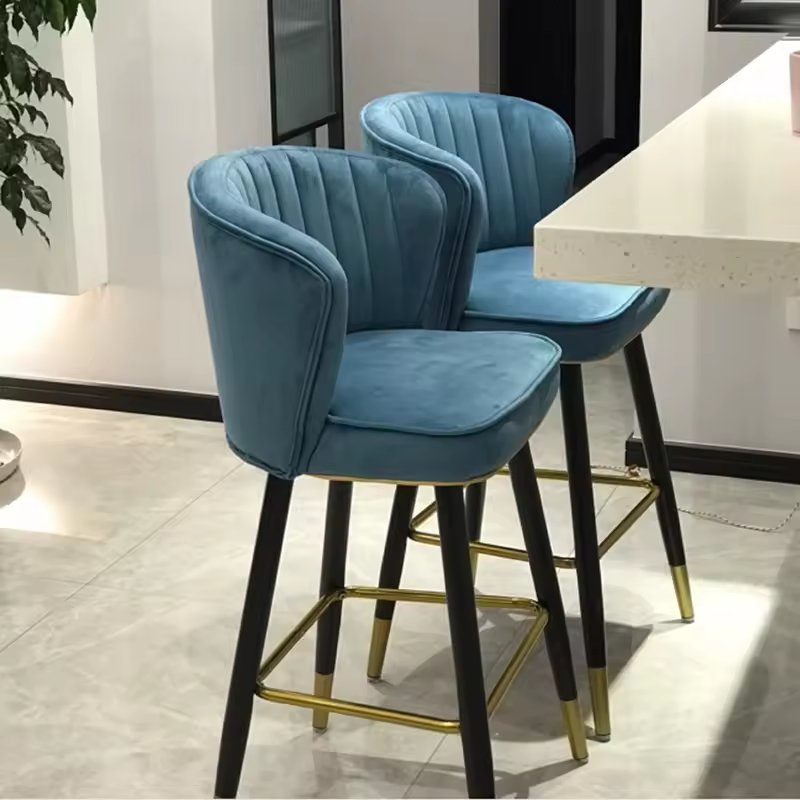 Taburete de bar con patas de madera nórdica para hotel, bar y restaurante