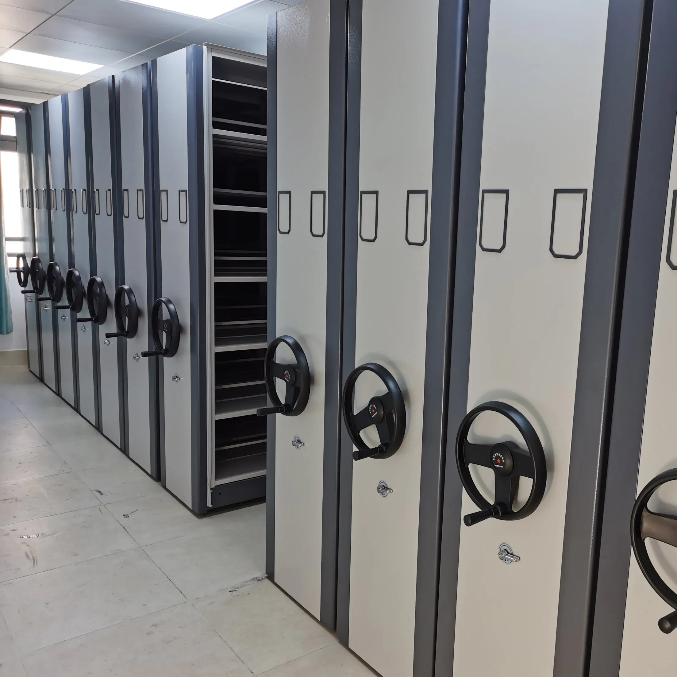 Estante móvil de acero moderno para estanterías de calidad en el diseño de bibliotecas