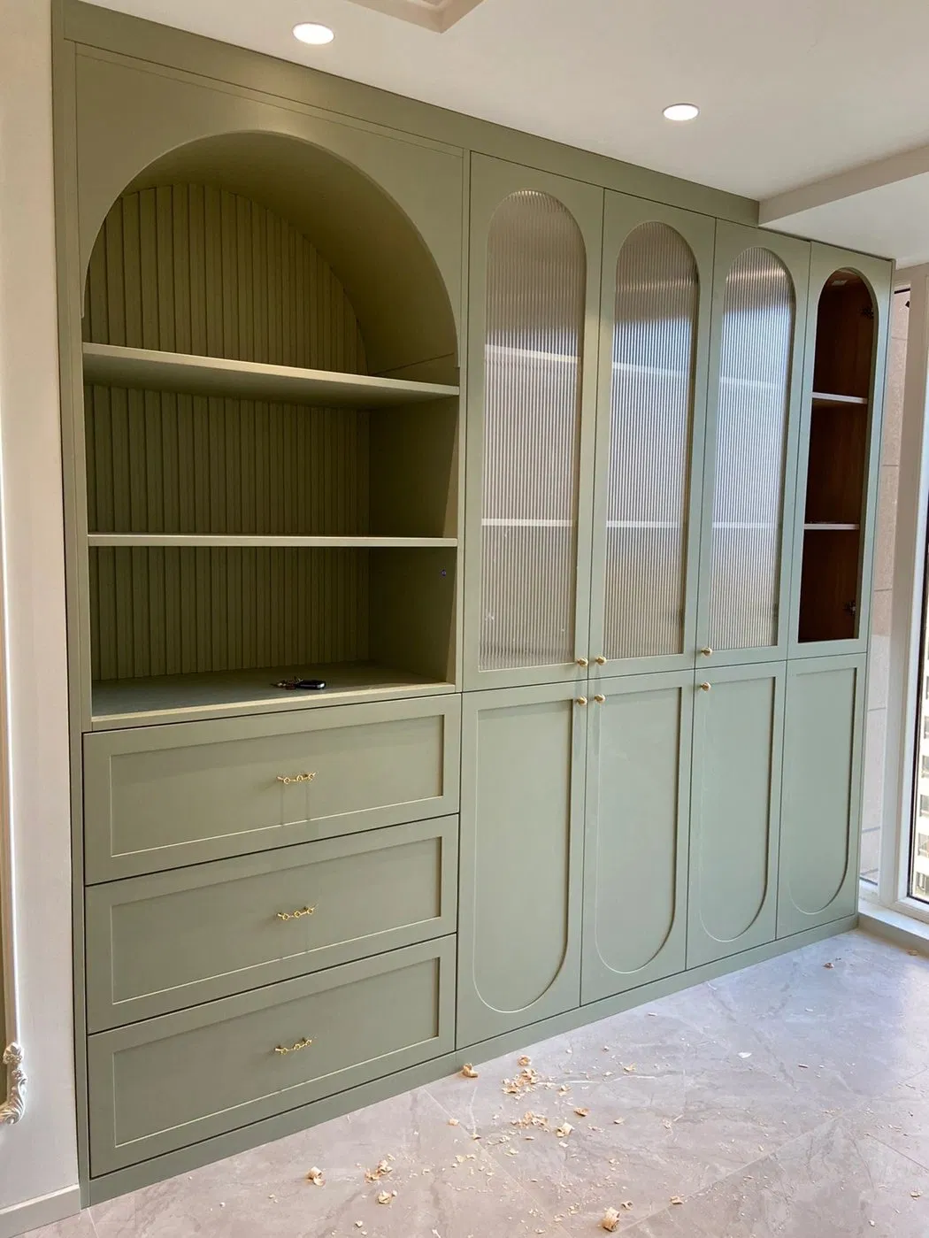 Marco de lujo de estilo chino antiguo Art Deco Barroco con vidrio para habitación, madera, mármol, metal y cuero de silla, gabinete buffet lateral con tambor