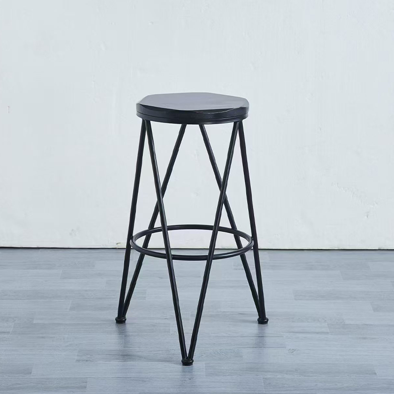 Taburete moderno para un hogar versátil y elegante bar de restaurante