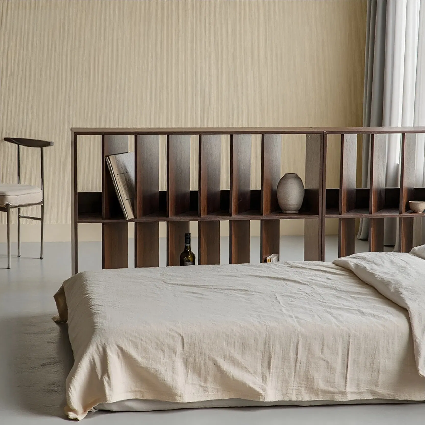 El armario de estantería de madera para la familia sirve como un librero