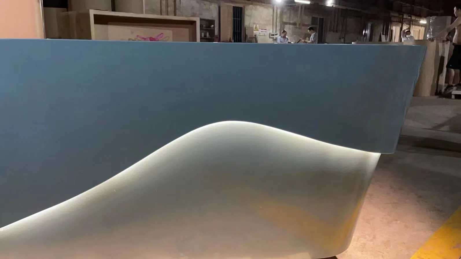 Mesa de recepción de oficina blanca, mostrador de salón de belleza de diseño moderno en madera