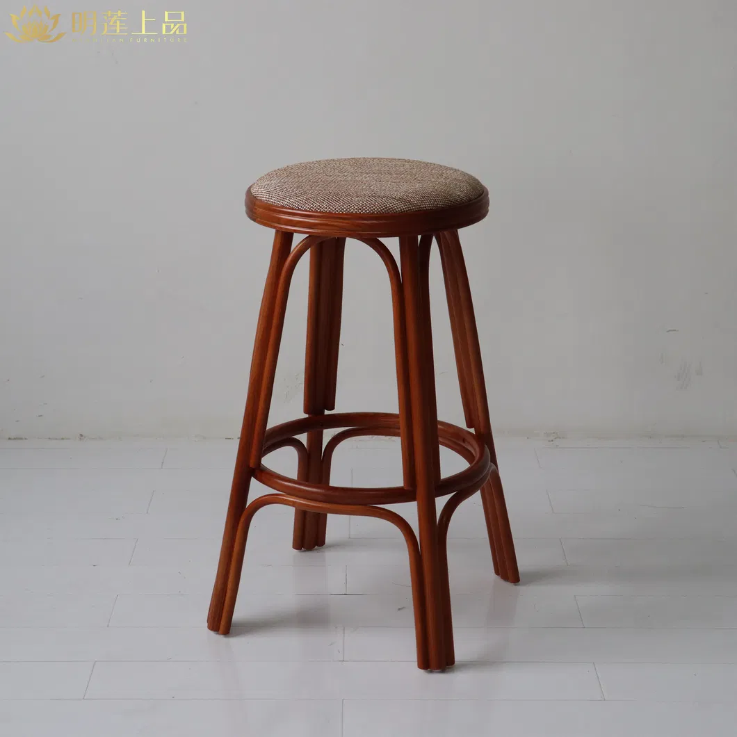 Detalle taburete madera maciza