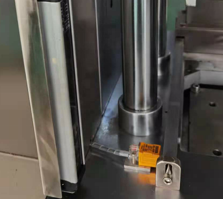Factory Price Cosmetic Power Filling Machine Blusher Powder Pressing Equipment for Cosmetics Production
