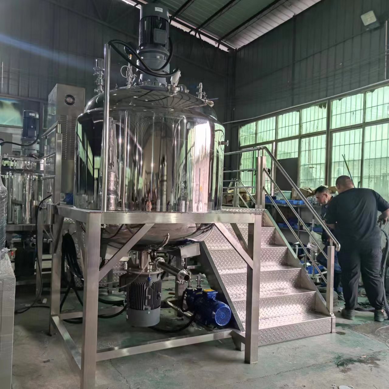 CE Cosmetic Making Machine Cream Mixer Mixing Emulsifying Cooling Electric or Steam Heating Cosmetics Production Equipment