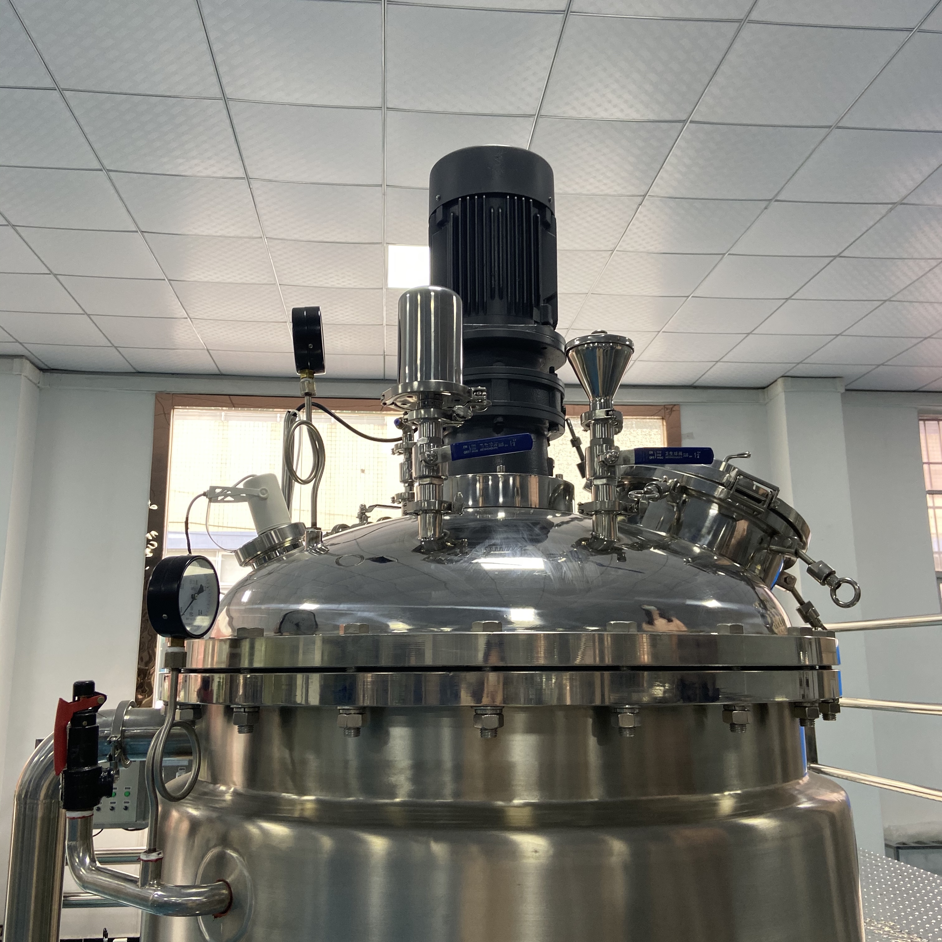 CE Cosmetic Making Machine Cream Mixer Mixing Emulsifying Cooling Electric or Steam Heating Cosmetics Production Equipment