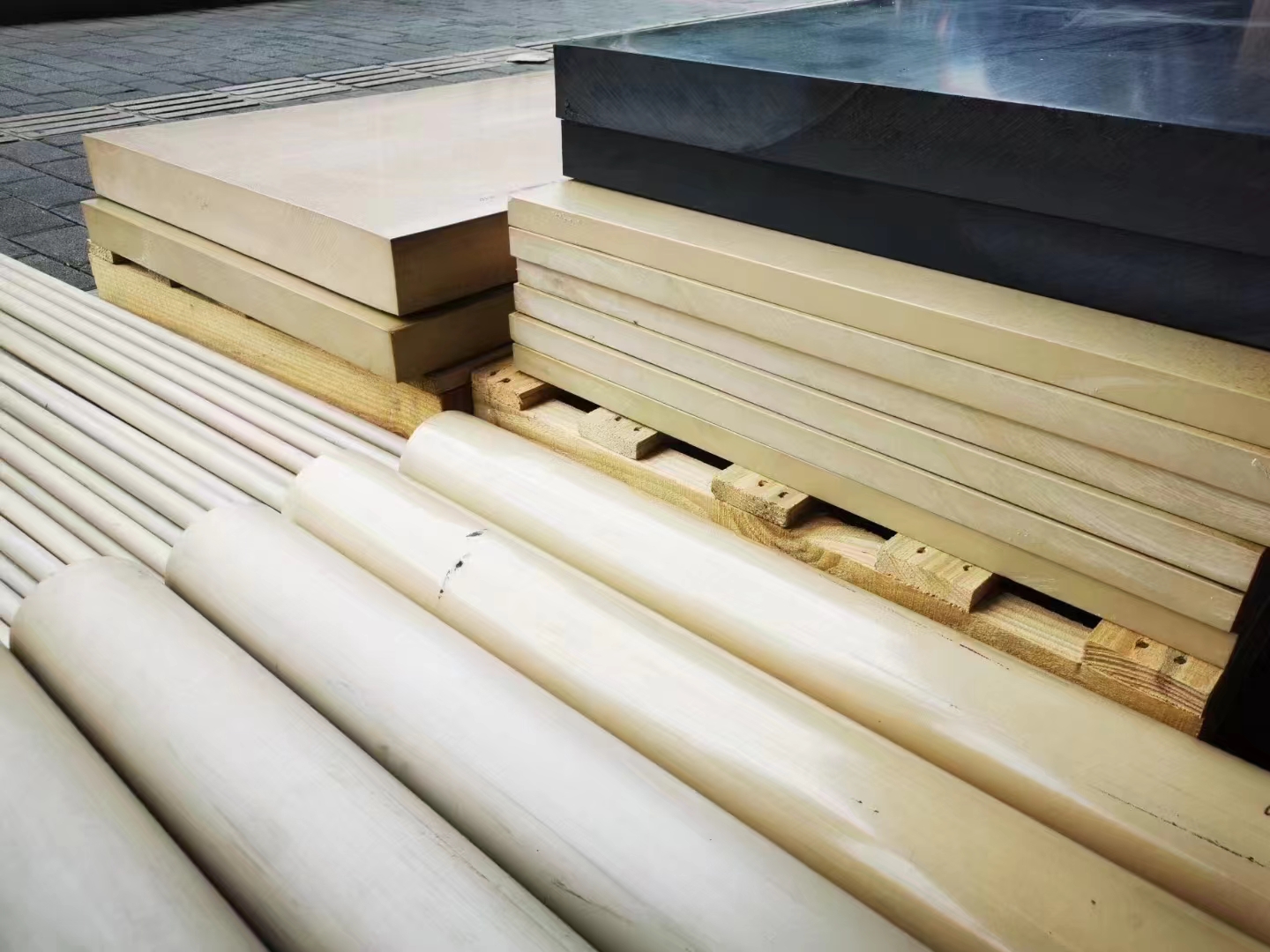 Pure GF30PEEK Rod Manufacturer Imported Fiber Reinforced PEEK Rod Food Grade Anti-Aging Fire Resistant Features for Industrial