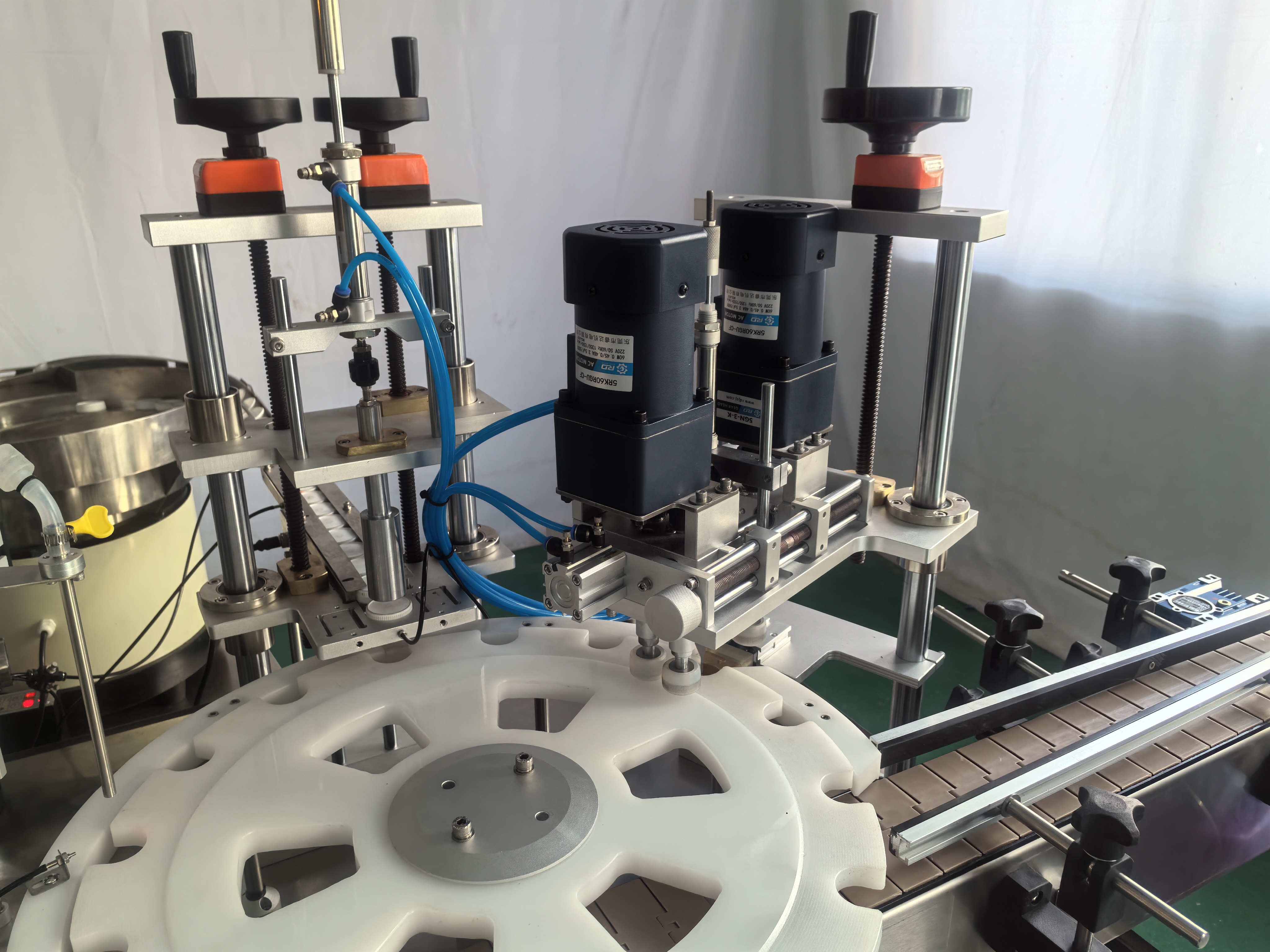 Shampoo Filling Machine Automatic Filling Machine Capping with Feeder Machine for Personal Care Products Production Line