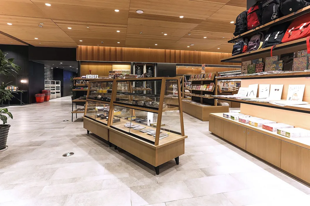 Bookshelf Showcase 6