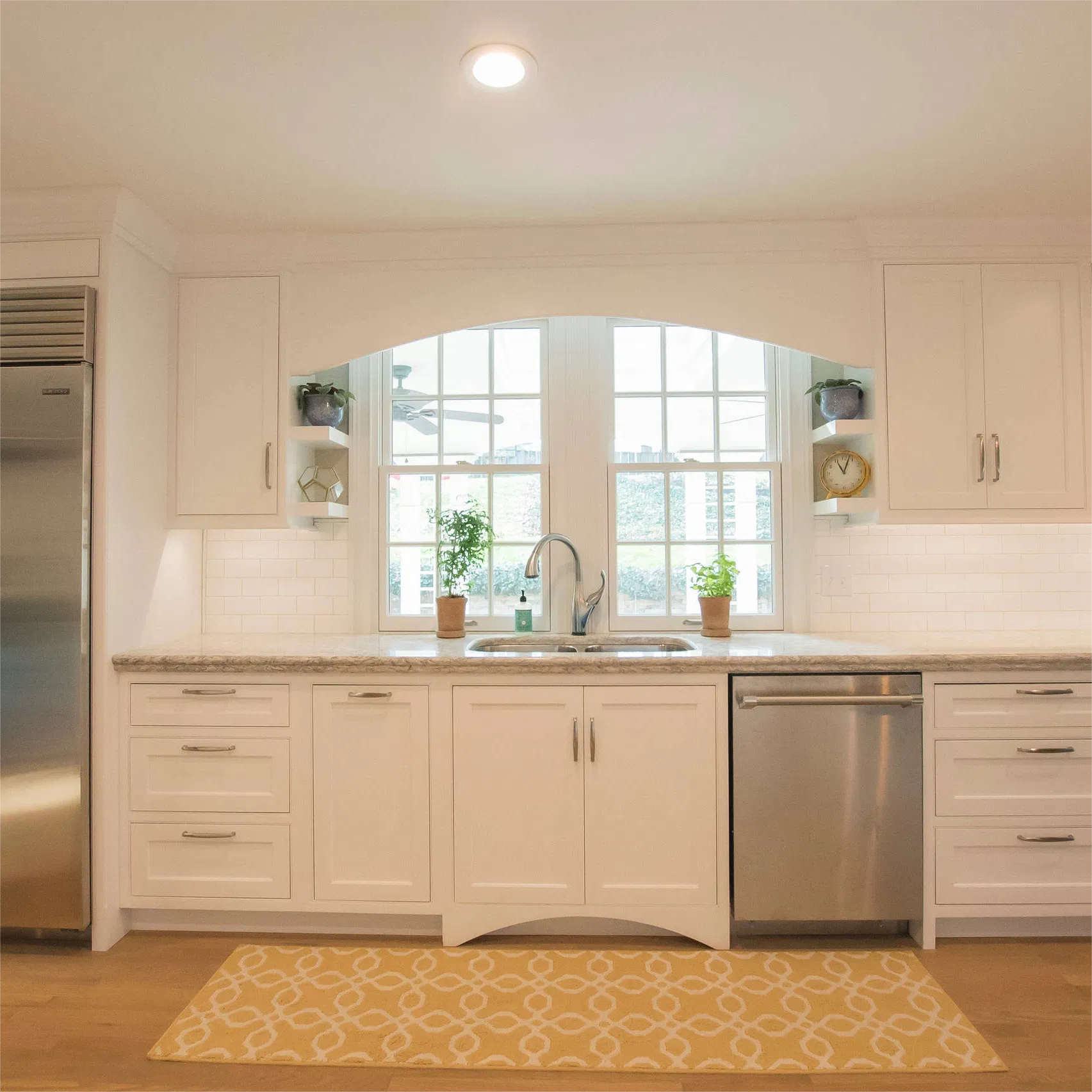 Cbmmart American Style Luxury Design Pantry Cupboards Solid Wood Kitchen Cabinets