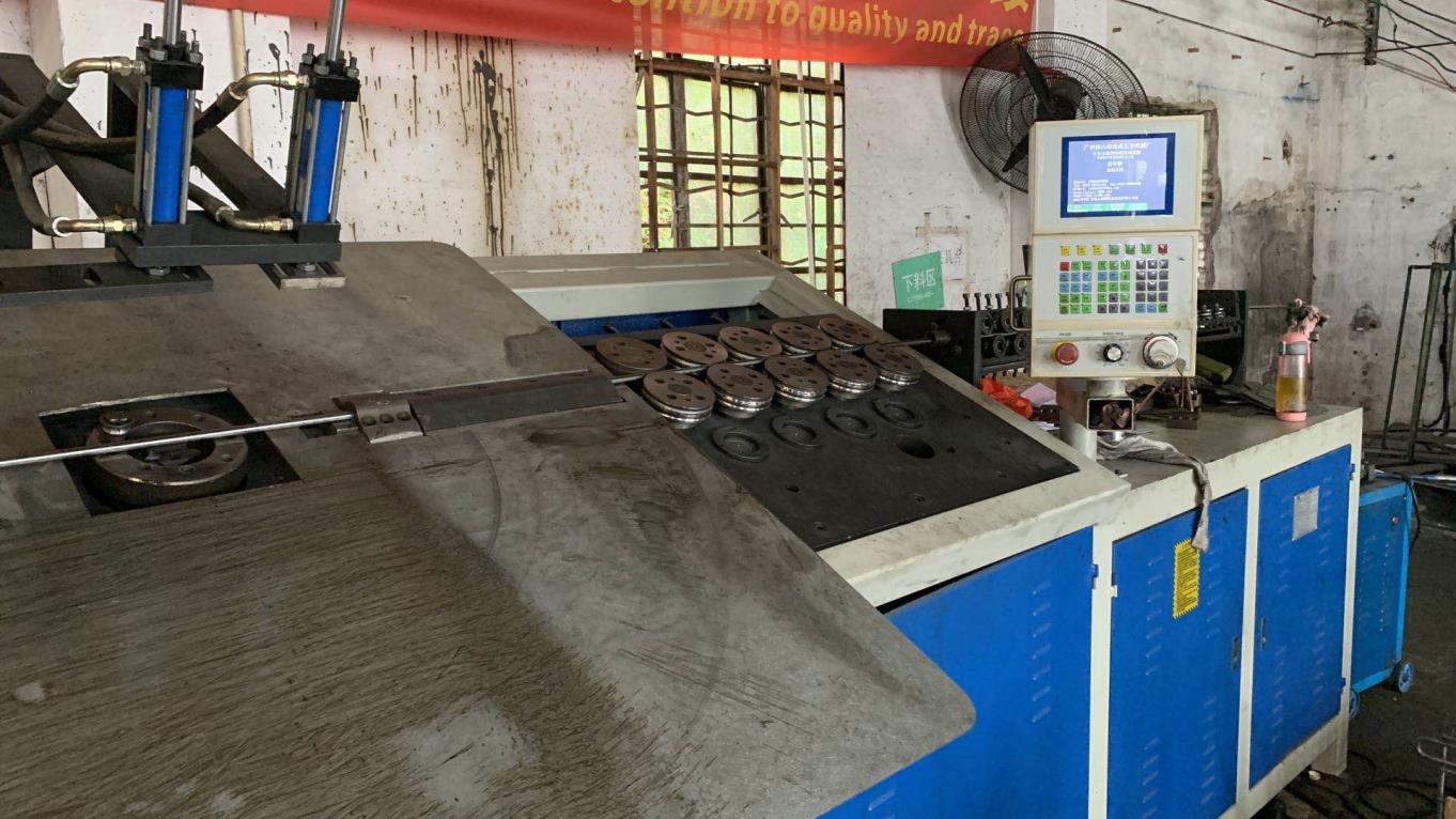 Máquina de corte CNC de alta precisão para produção de móveis — Jaysnu House