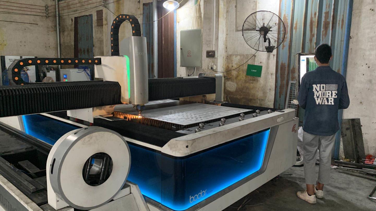 Corte a laser de precisão para componentes de móveis — Jaysnu House