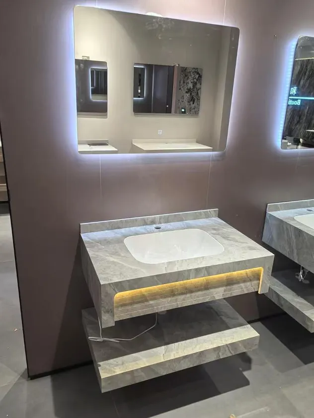 Vanidade de Banheiro em Pedra Sinterizada Premium com Espelho LED Dupla Pia Tamanho Grande