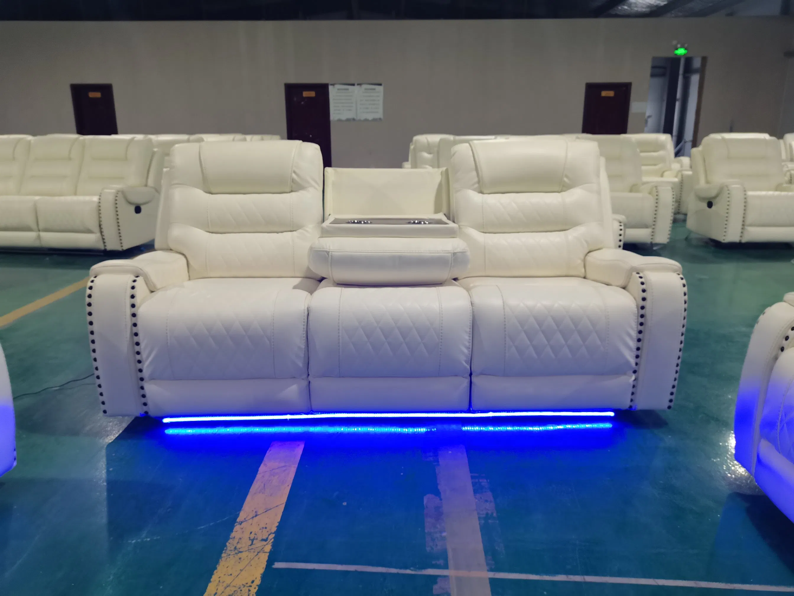 Sofá Funcional Recliner com LED e Couro para Móveis de Sala de Estar