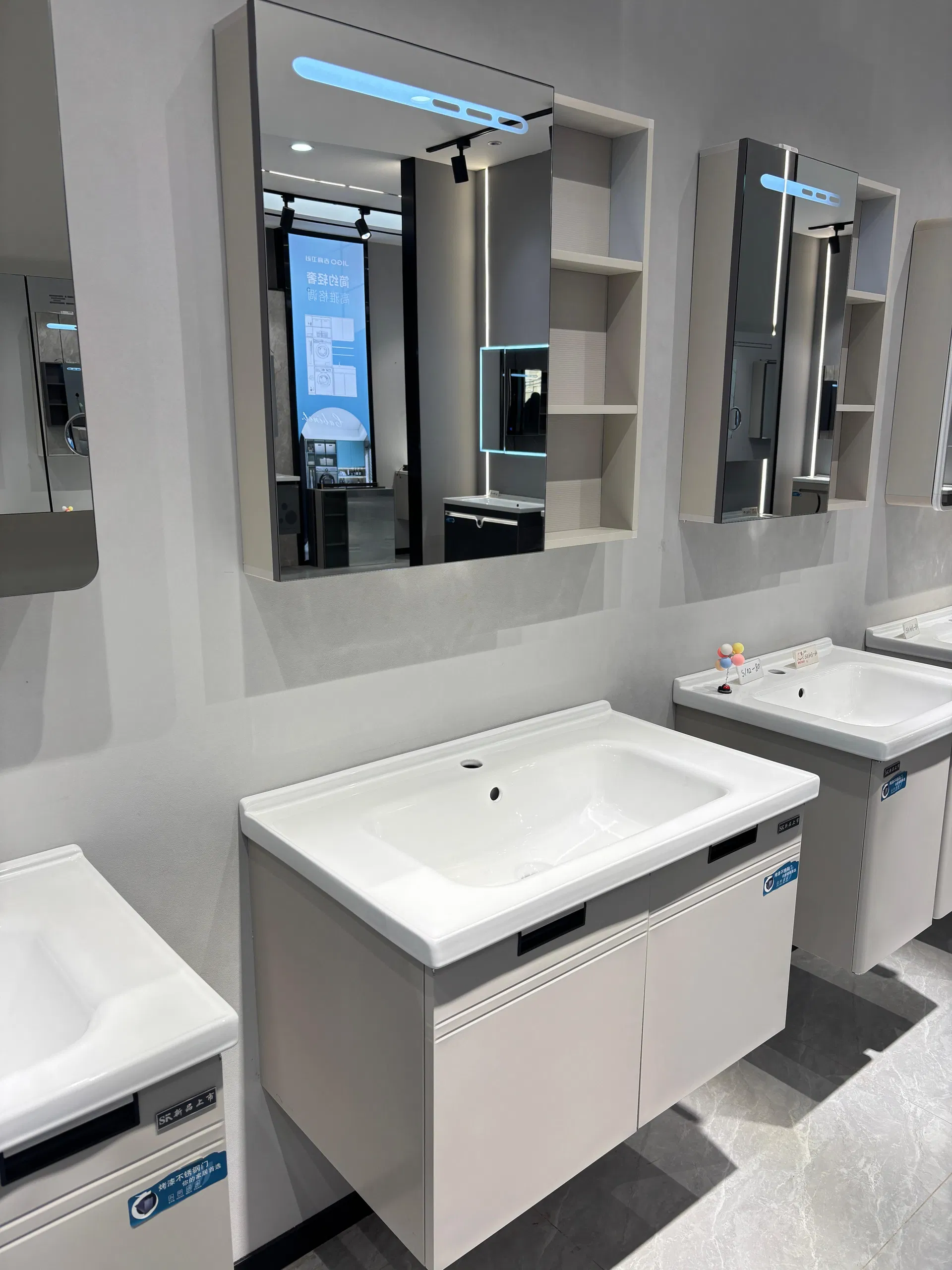 Conjunto de Gabinete de Banheiro Moderno com Pia Única Montado na Parede Vanities Home 5