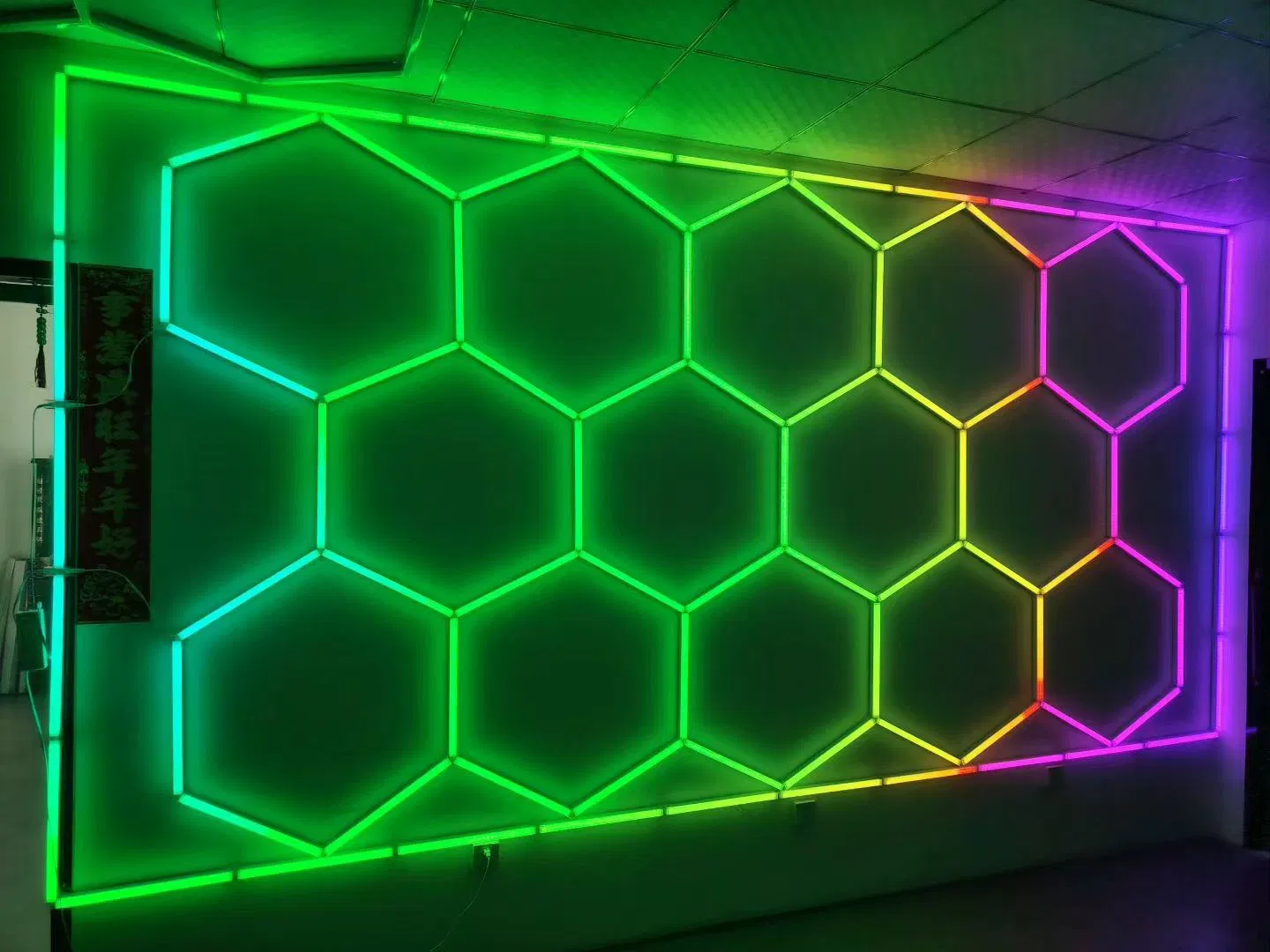 Adjustable RGB Dimmable Hexagonal LED Pendant Light for Shop &amp; Interior Decoration