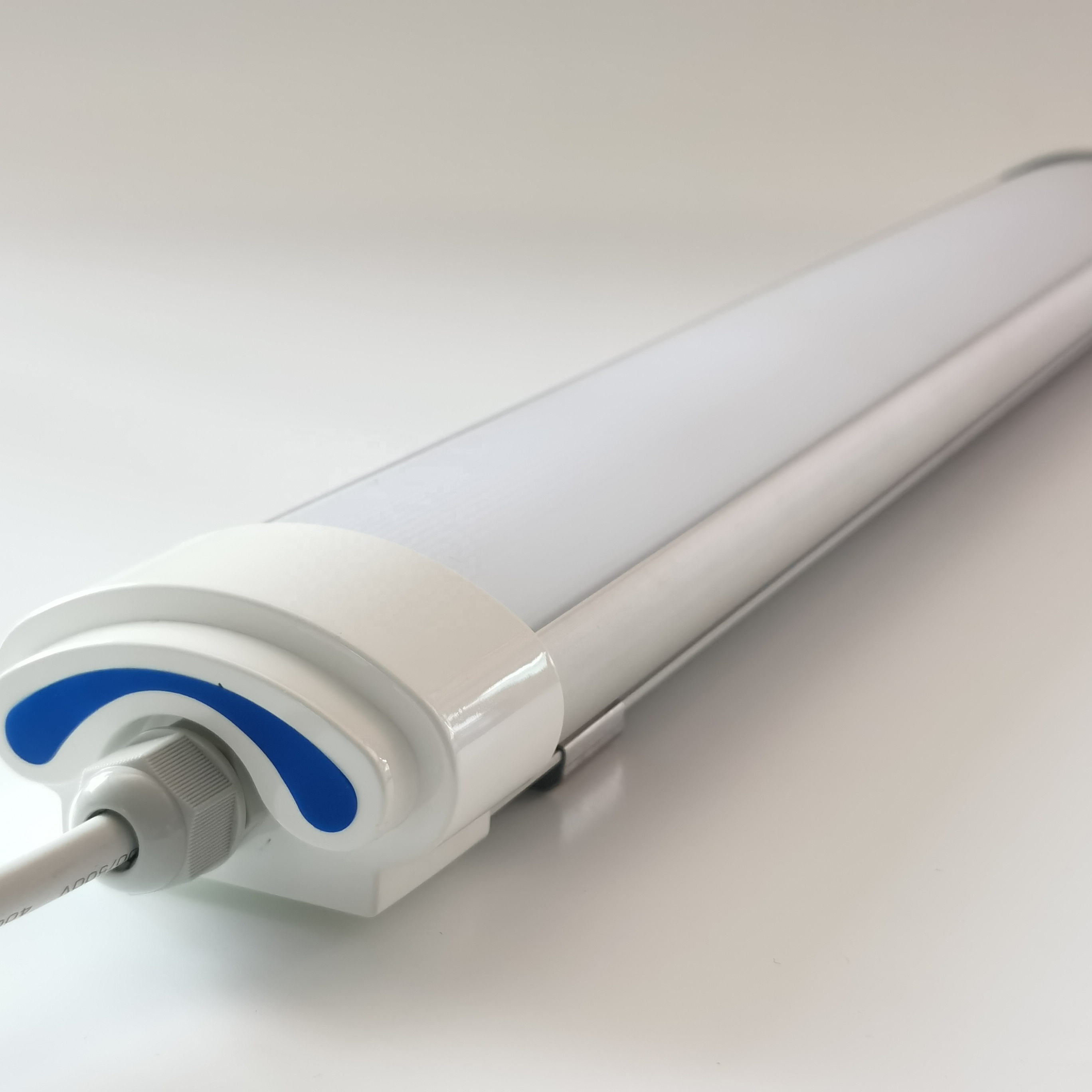 4FT Tri-proof IP65 LED Light Industrial Vapor Tight Linear Light Fixture for Warehouse &amp; Cold Storage Use