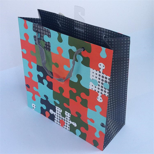 Customized Four Color Printing Fashion Cloth Gift Jewelry Flower Shopping Birthday Greeting Matt Coated Packaging Paper Bag Manufacturers, Factories