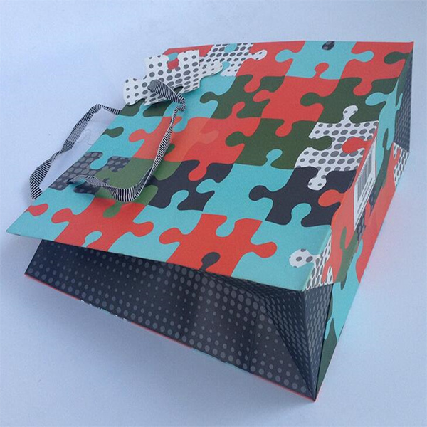 Customized Four Color Printing Fashion Cloth Gift Jewelry Flower Shopping Birthday Greeting Matt Coated Packaging Paper Bag Manufacturers, Factories