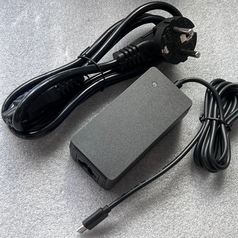 Jjy050030 Desktop 5V 3A AC DC Power Adapter with Micro USB Connector