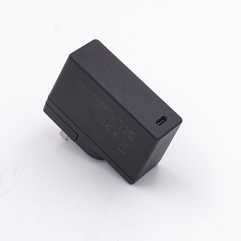 Ue Electronic 15W 27W 36W 45W AC DC Wall Charger Medical Adaptor 5V 3A 9V 3A 12V 3A 15V 3A 20V 2.25A Medical Power Adaptor