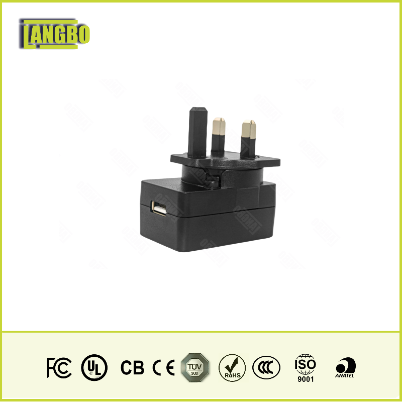 China Factory Universal Plug Interchangeable Wall Charger 18W USB Power Adapter with UL FCC RoHS CE CB Certification