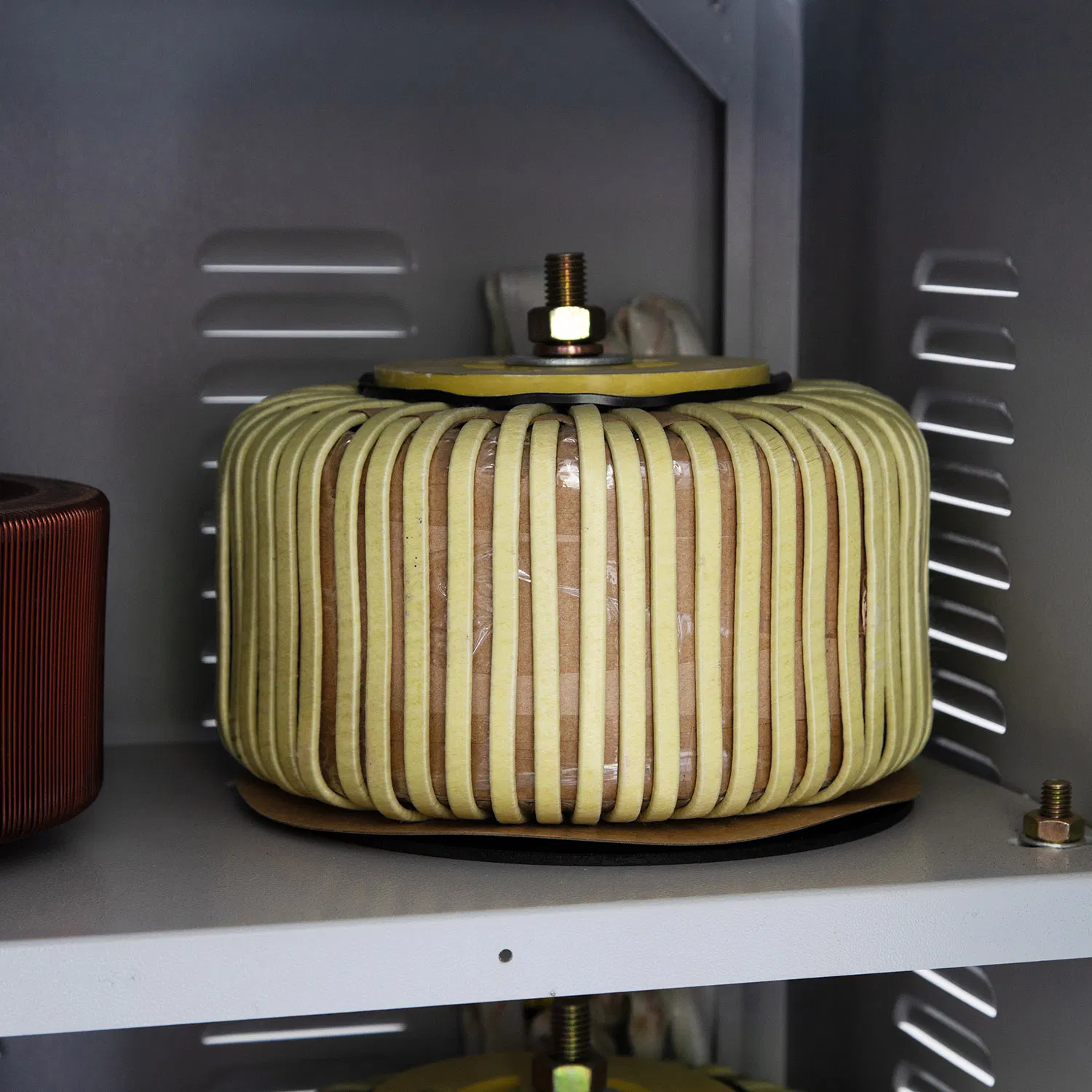 The Third Generation Three-Phase Voltage Regulator 380V