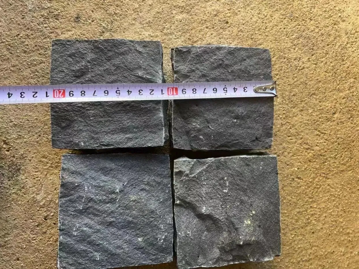 China Cheap Wholesale Price 10X10cm Natural Split Zhangpu Black Basalt Cobblestone Pavers