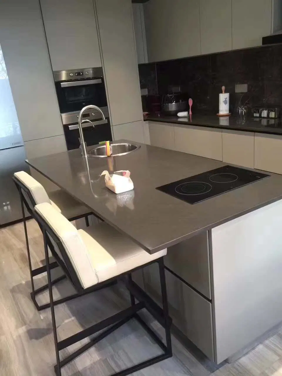 Wholesale Kitchen Countertop Marble Looks Quartz Stone Polished Engineered/Man-Made Stone