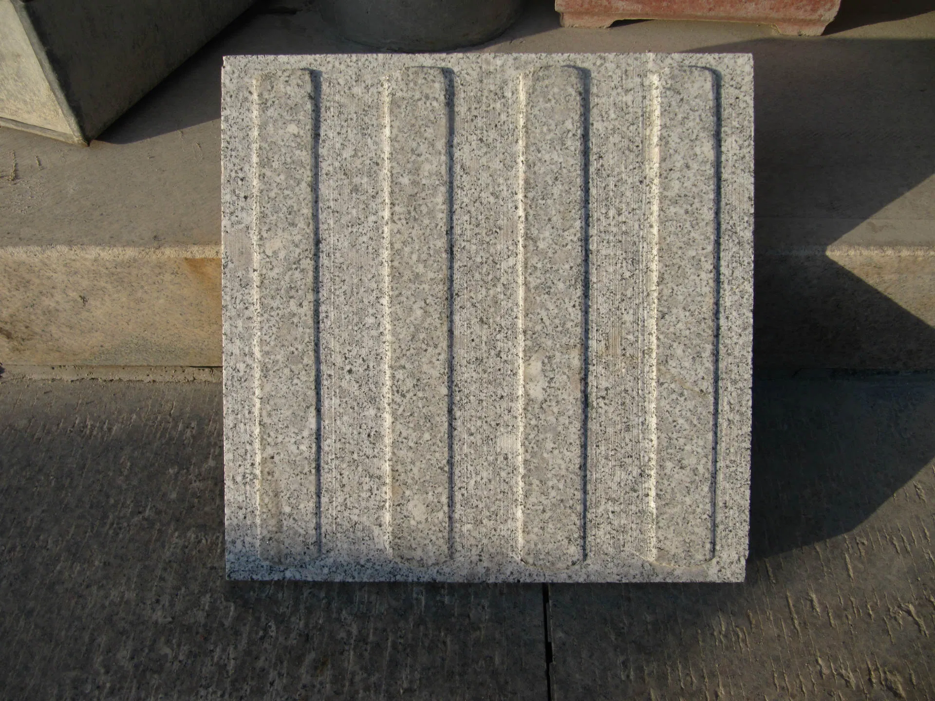 G603/G682/G602/G654/G684 Grey/Black/Red/Yellow Granite/Basalt/Block/Cobble/Cube/Flag Kerbstone for Garden Landscape/Driveway Construction Project