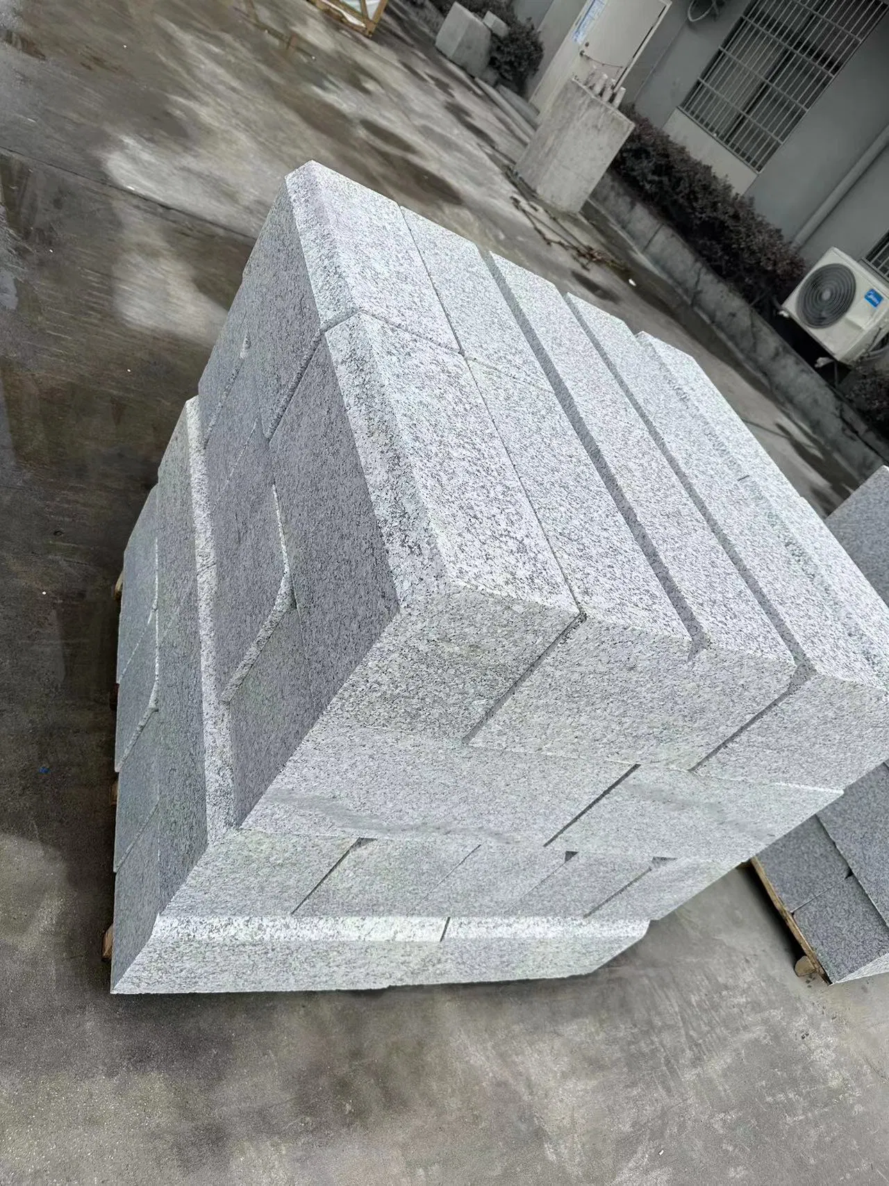 G602/G603/G682/G654/G684 Grey/Yellow/Red/Pink/Black Granite Basalt/Block/Cobble/Cube/Flag Kerbstone for Walkway Garden/Landscape/Driveway Construction Project