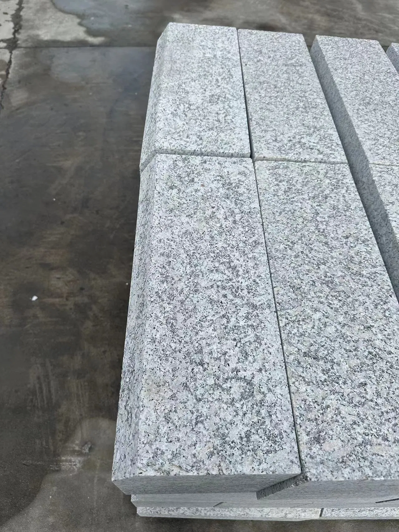 G602/G603/G682/G654/G684 Grey/Yellow/Red/Pink/Black Granite Basalt/Block/Cobble/Cube/Flag Kerbstone for Walkway Garden/Landscape/Driveway Construction Project