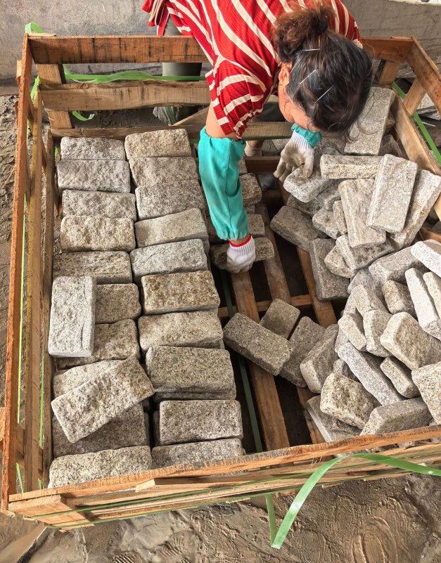 Natural Split Yellow Landscaping Stone Paving G682 Granite Tumbled Cobble Paver