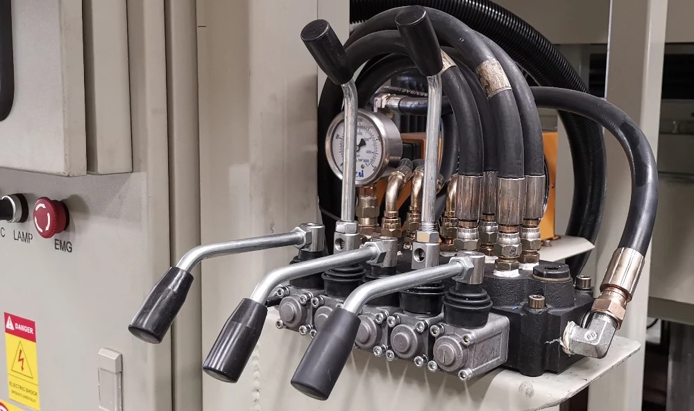 2026 Hkss-1400 Limestone Sandstone Horizontal and Vertical Multi-Blade Quarry Building Block Cutting Machine by Electric Power on Rail Moving in Kenya