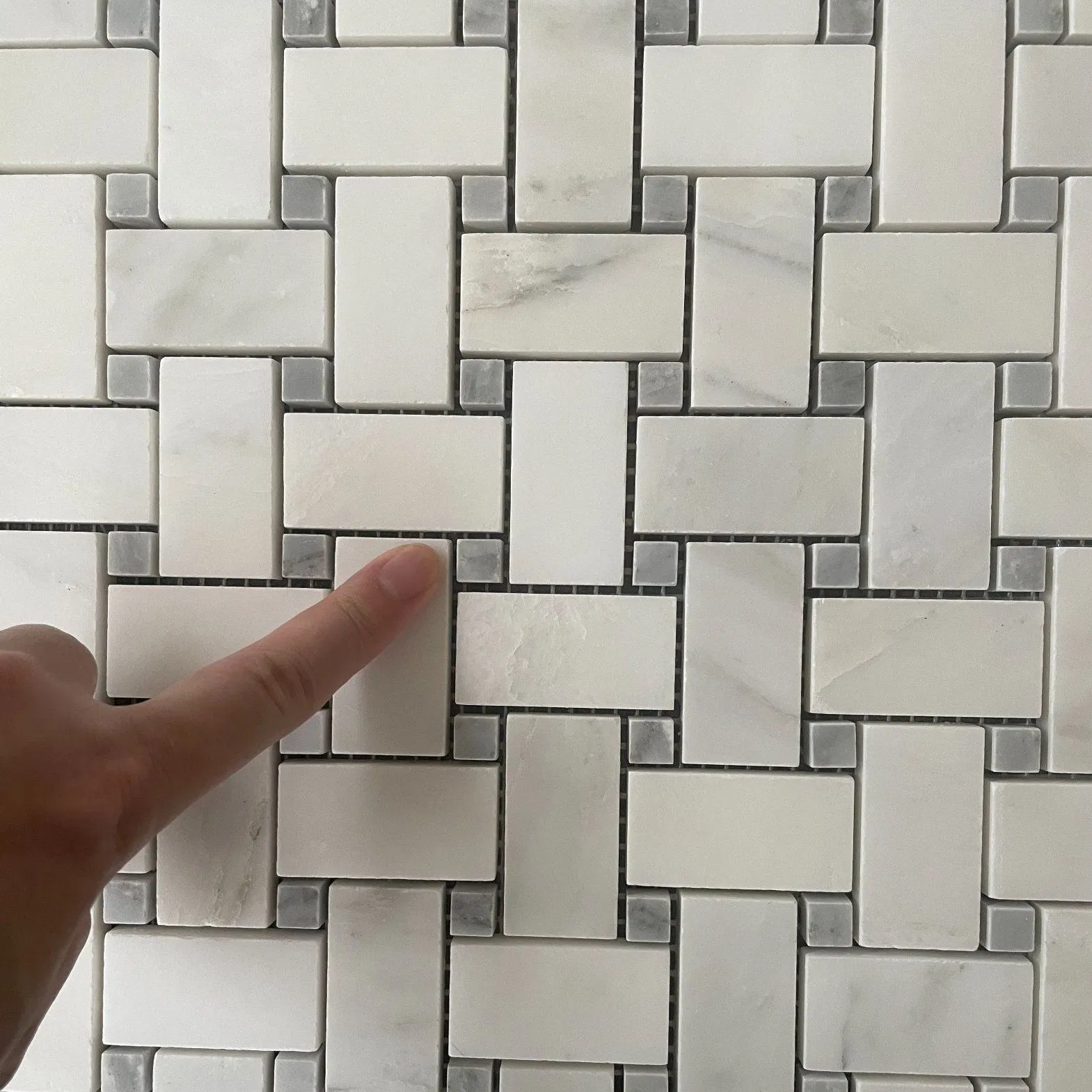 Polished/honed white/black/grey/brown/pink/green/red/yellow/gold/blue marble/travertine/limestone/basalt Basket Weave Mosaic Floor Tile for Interior Floor/Wall