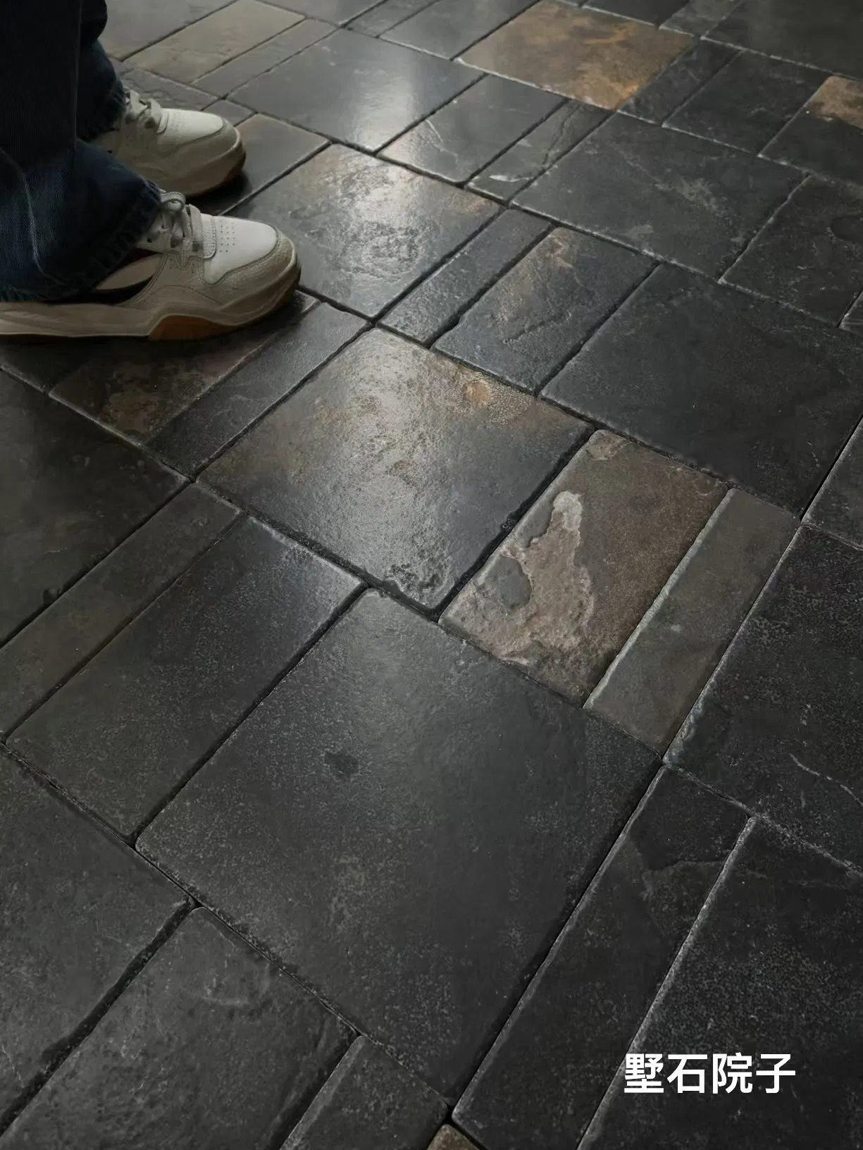 Factory Direct Natural Stone Honed Finish Cut to Size French Pattern Design Limestone Paving Stone Modern Indoor Outdoor Flooring Tile for Decoration