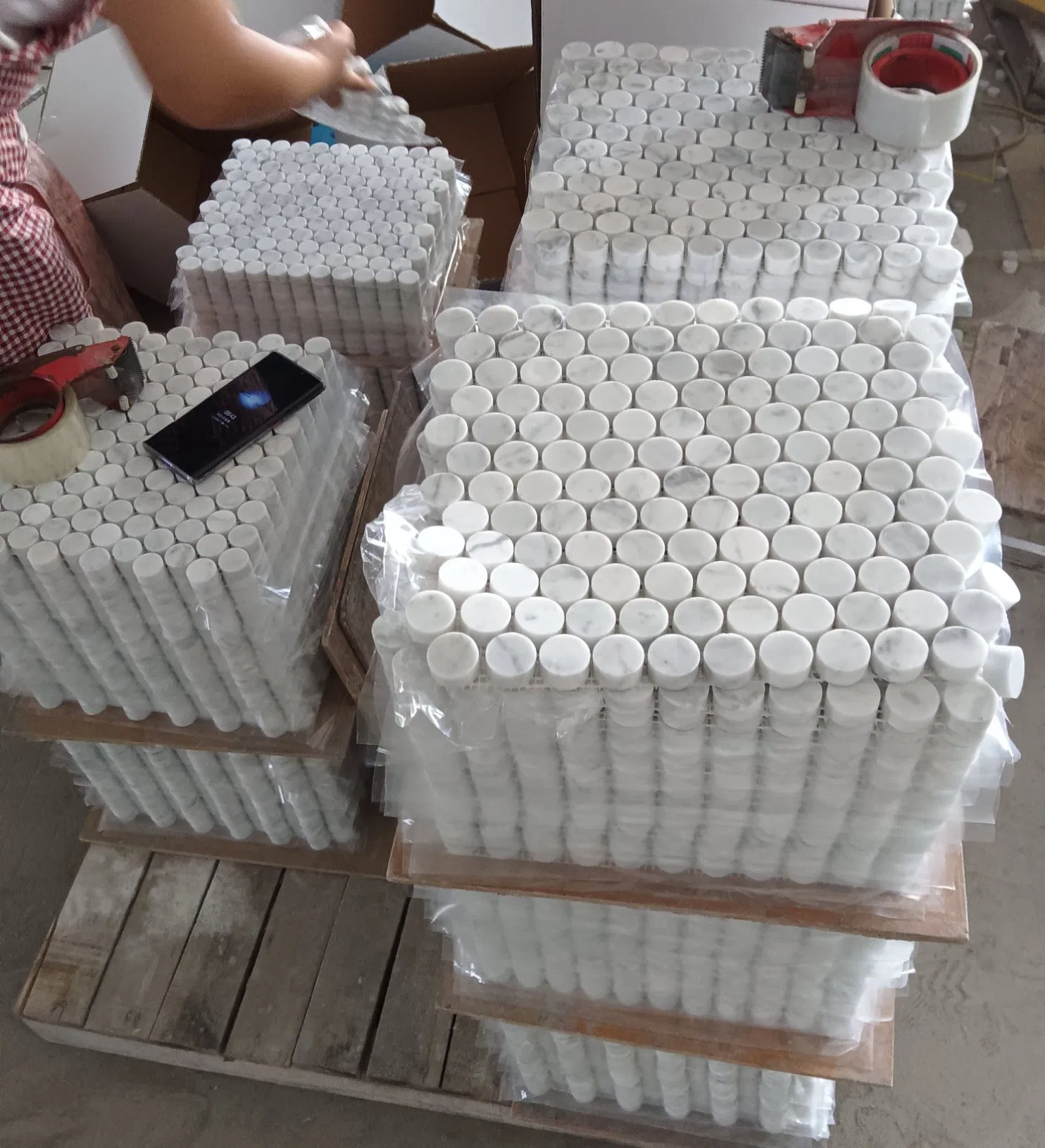 Polished/honed white/black/grey/brown/pink/green/red/yellow/gold/blue marble/travertine/limestone/basalt Penny Round Mosaic Floor Tile for Interior Floor/Wall