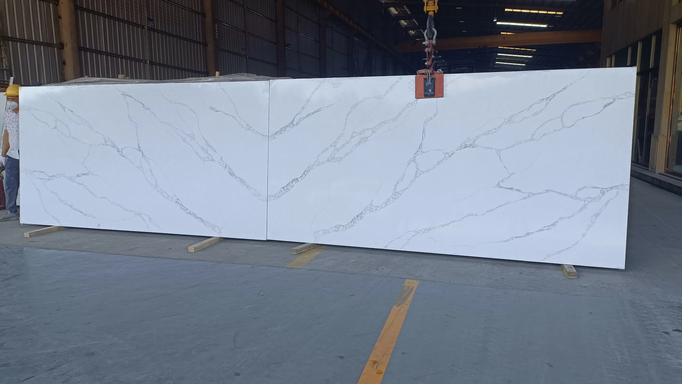 Engineering polished black/white/beige/grey/gold FBM-6207 Calacatta Rocky quartz stone for interiors/indoor slabs/kitchen/bathroom/vanity/table countertops