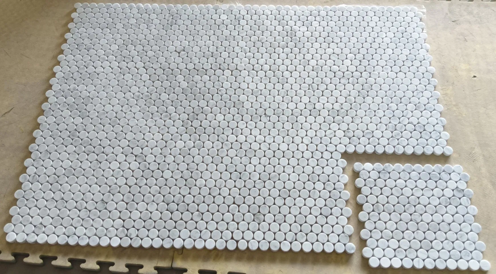 Polished/honed white/black/grey/brown/pink/green/red/yellow/gold/blue marble/travertine/limestone/basalt Penny Round Mosaic Floor Tile for Interior Floor/Wall