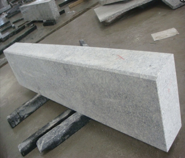 Natural Light Grey Granite Basalt Porphyry Kerbstone Flagstone Curbstone Paving Paver Stone