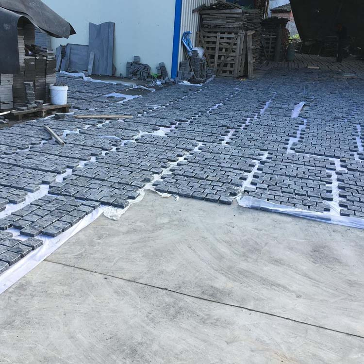 Natural Split Dark Grey Granite Cobblestone Mesh Paver for Walkway and Driveway Paving Stone